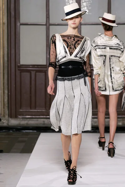 Look 35
